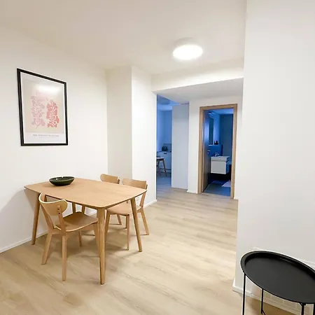 Modern In Holesovice * Πράγα