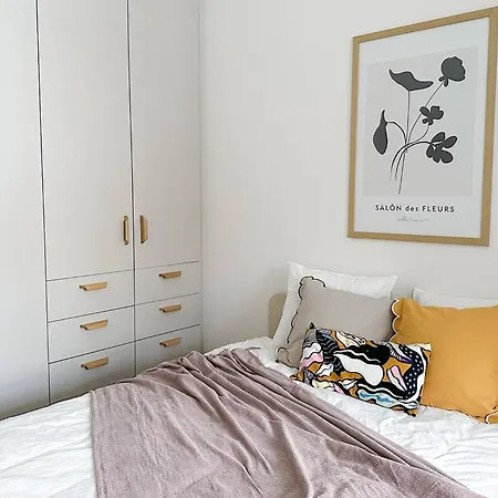 Modern In Holesovice Διαμέρισμα *